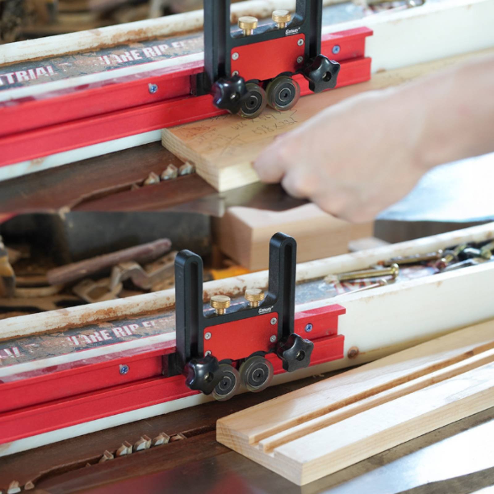 Power Tools Guide - Papan Penahan Kayu (Featherboard) untuk Mesin